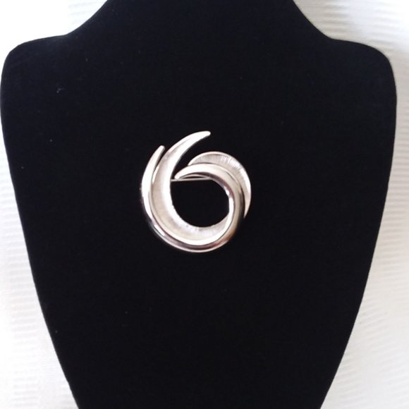 Trifari Jewelry - Vintage Brooch Beautiful Trifari Silver Swirl Pin Signed EUC Stylish Designer